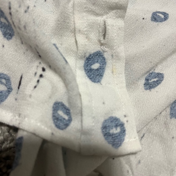 Jen’s Pirate Booty white and blue lightweight long sleeve Button down shirt - Picture 13 of 14